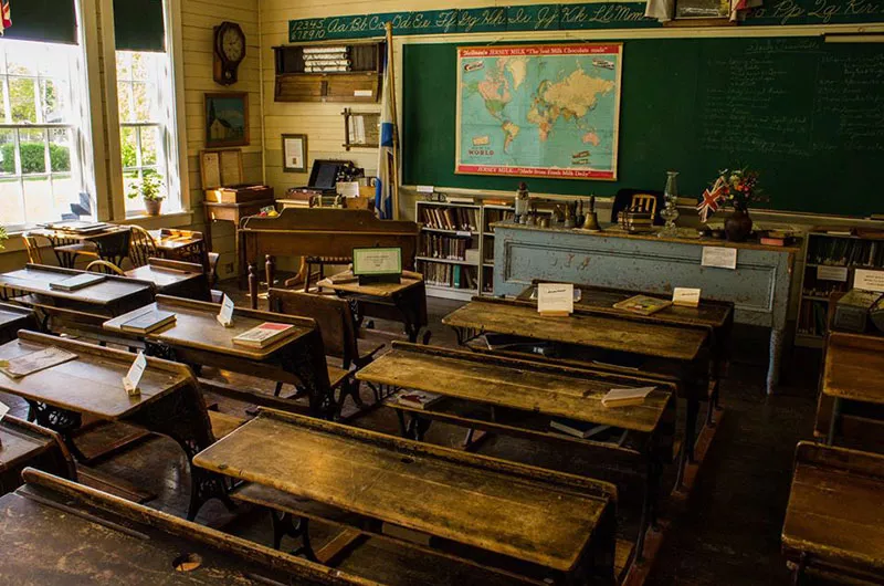 Little White Schoolhouse Museum
