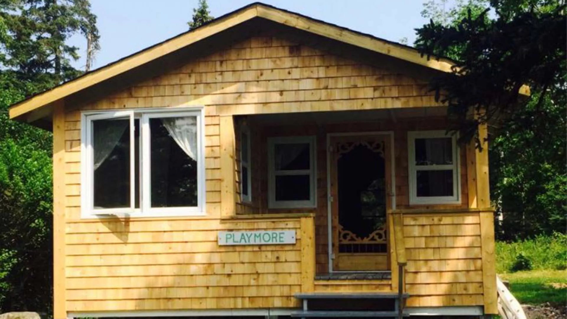 MacLeod Cottages & Canteen