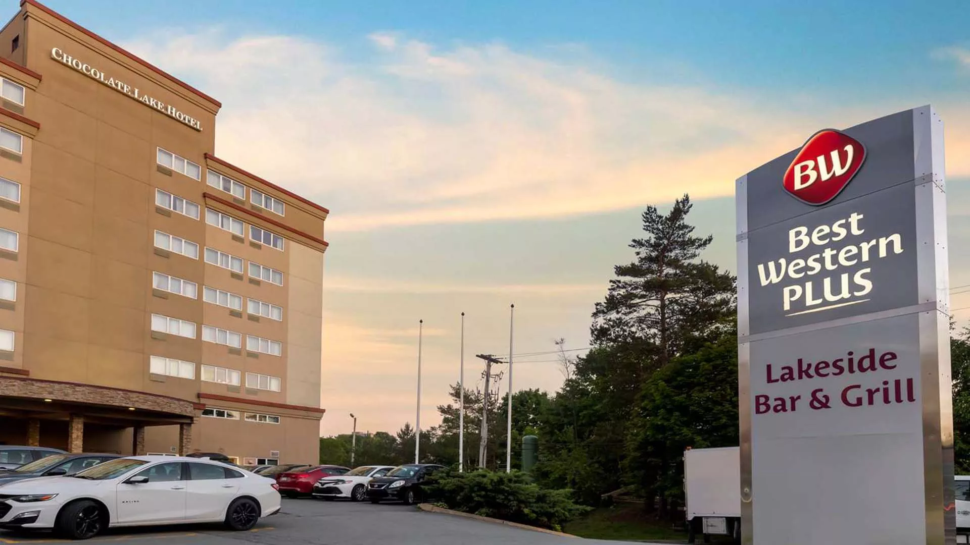 Best Western Plus Chocolate Lake Hotel