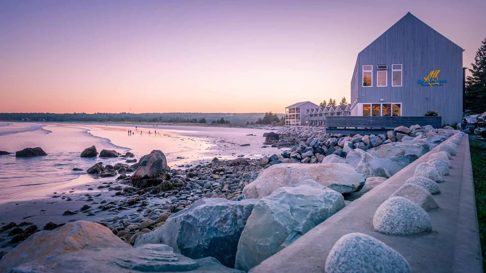 Quarterdeck Beachside Villas & Grill
