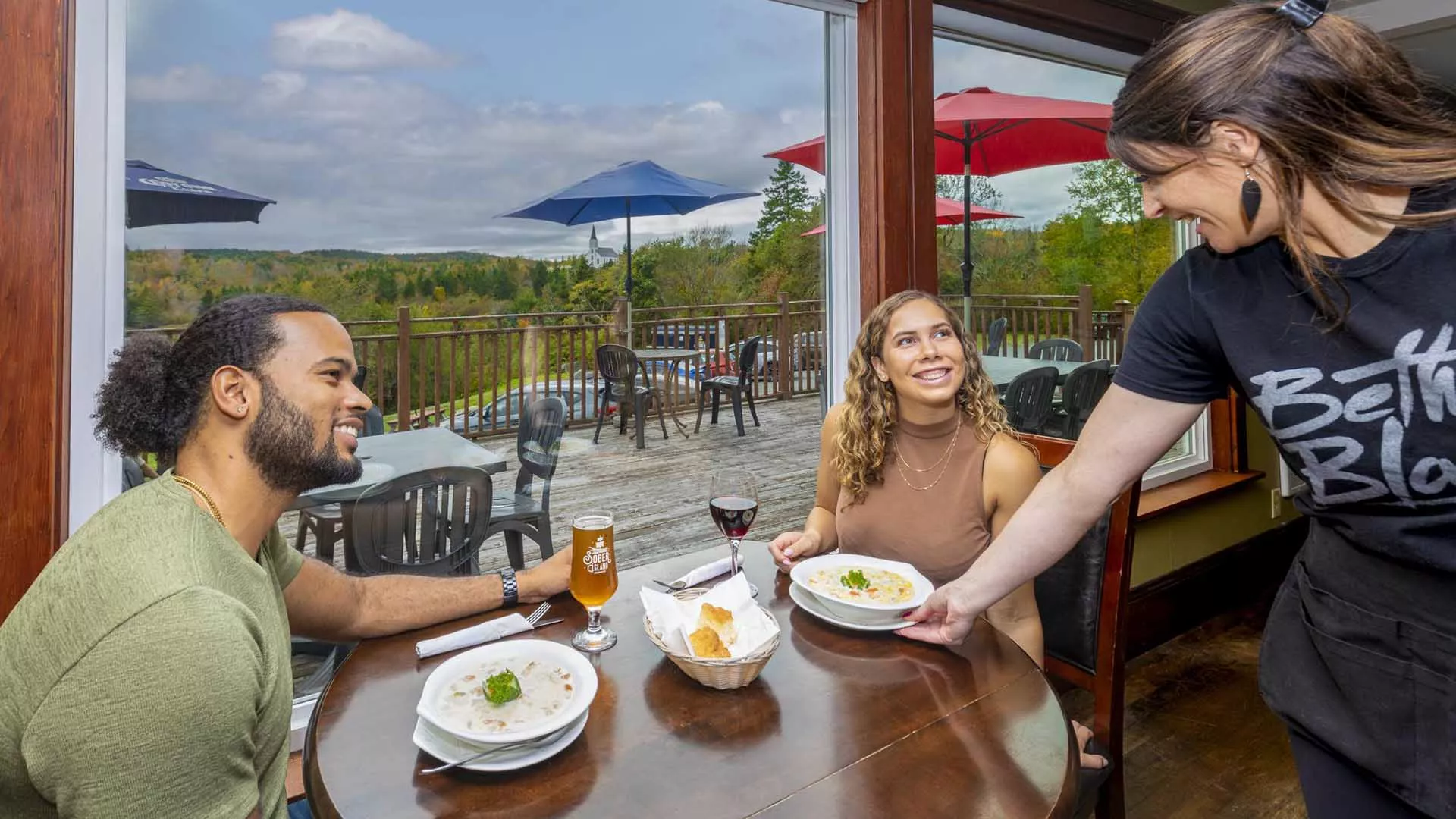 Henley House Pub & Restaurant