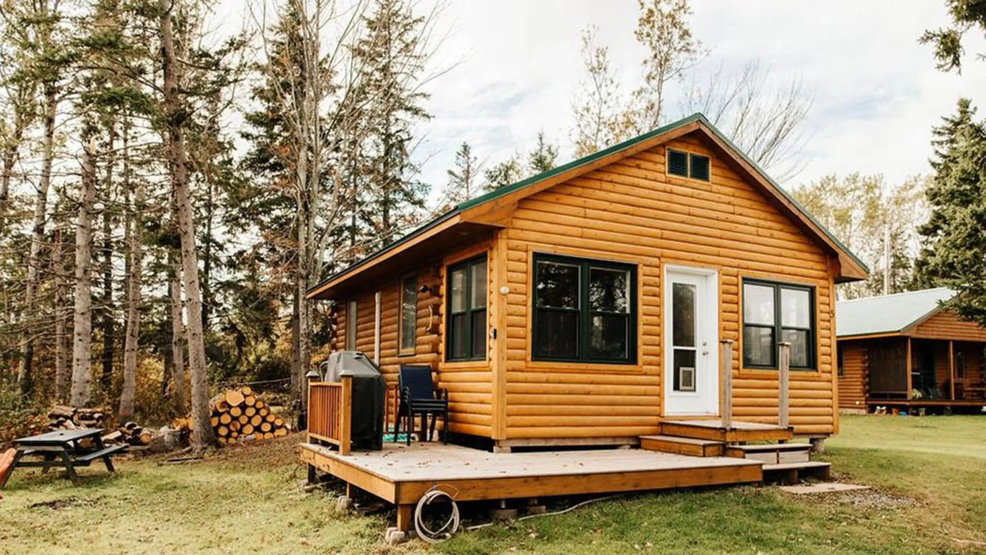 Oyster Shore #5: Oceanfront Log Cottage Retreat