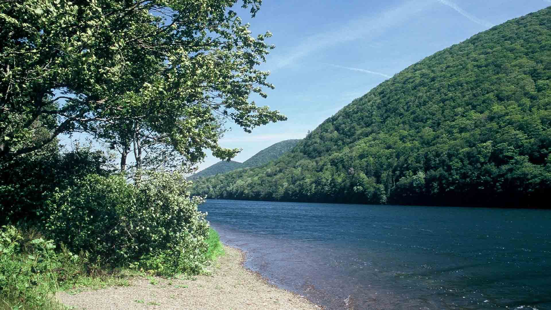 Lake O&rsquo;Law Provincial Park