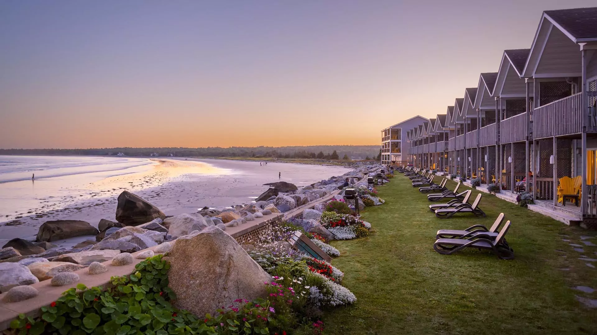 Quarterdeck Beachside Villas & Grill